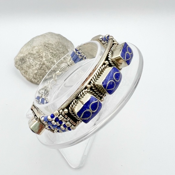 TIBETAN LAPIS LAZULI BRACELET - Picture 9 of 15